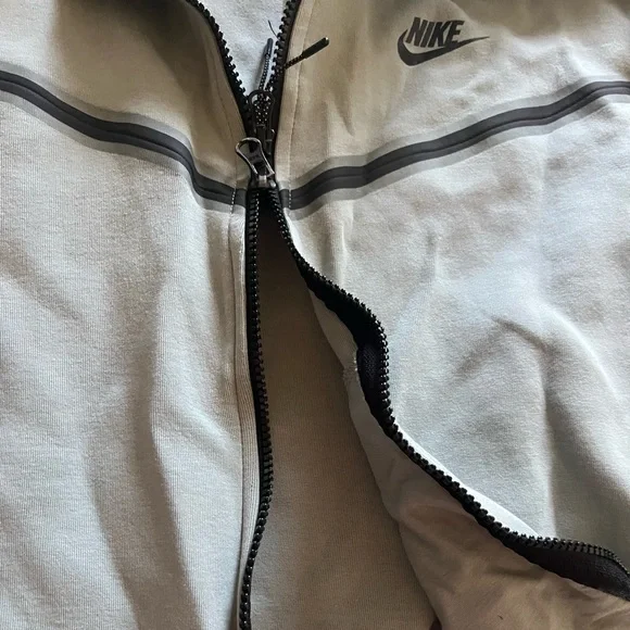 Nike Light Green Hooded Jacket - Picture 4 of 5